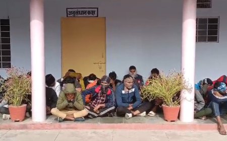 दो छात्रावास के छात्रों के बीच हुआ पथराव सौ छात्र शांति भंग में गिरफ्तार