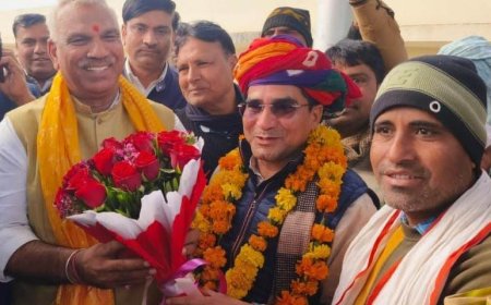 मंत्री जवाहर सिंह बेडम का बन्नाराम मीना के सानिध्य मे बीजेपी कार्यकर्ताओ ने व डेयरी डायरेक्टर्स और किसानो ने पिनान टोल प्लाजा पर चांदी का मुकुट पहनाकर किया जोरदार स्वागत