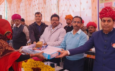 विकसित भारत संकल्प यात्रा शिविर में खजूरी पहुंचे संयुक्त सचिव, लाभार्थियों से संवाद कर लिया फीडबेक