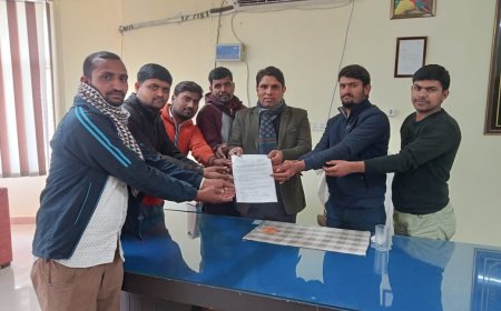 पशु मित्रो ने उपखंड अधिकारी को सौपा ज्ञापन