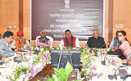 मुख्यमंत्री ने ली संभाग स्तरीय अधिकारियों की बैठक- आमजन का भरोसा न टूटे, कर्तव्य को पूरी निष्ठा से निभाएं - मुख्यमंत्री