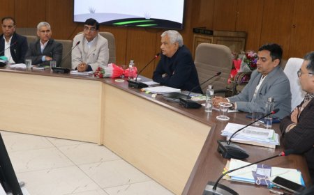 कृषकों की आय को दोगुना करना ही हमारा एक मात्र लक्ष्य - कृषि एवं उद्यानिकी मंत्री ने ली अधिकारियों की बैठक