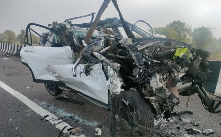 ड्राइवर को नींद आने से ओवरस्पीड कार लोहे के पाइपों में घुसी:3 की मौत ,दिल्ली-मुंबई एक्सप्रेस-वे पर हुआ हादसा