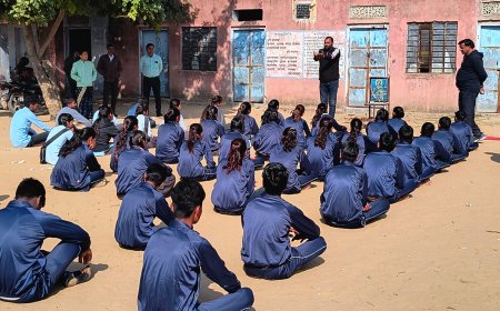 कक्षा 1 से 12 में अध्ययनरत 170 से अधिक वि‌द्यार्थियों को ट्रेक सूट एवं जर्सी वितरित की