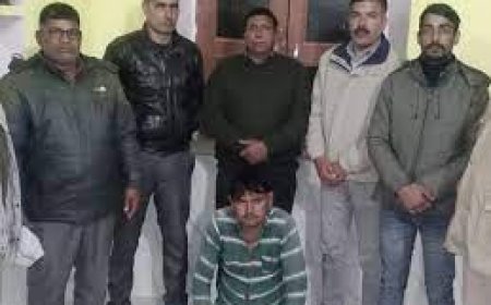 DST टीम ने ठगी के आरोपी को किया गिरफ्तार:3 मोबाइल, 4 ATM, 1 पैन कार्ड, 1 चेक बुक, 2 बैंक पासबुक जब्त