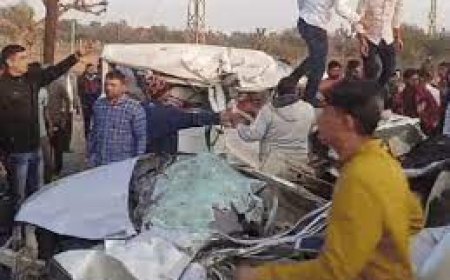 दर्दनाक हादसा :- कार-बोलेरो की टक्कर में 7 की मौत