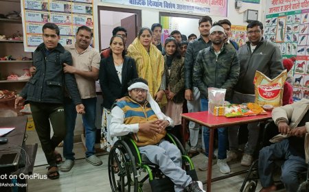 बौद्धिक दिव्यांग हॉस्टल में दी गई राशन सामग्री