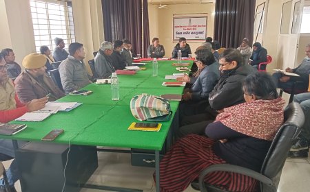 जिला कलक्टर की अध्यक्षता में जिला सचिवालय खैरथल में की गई जनसुनवाई -76 प्रकरणों की की गई सुनवाई