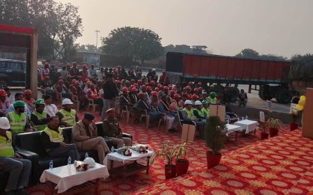 यातायात के नियमों की पालना के संबंध में दी जानकारी