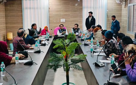 महुवा नगर पालिका की बैठक आयोजित महुआ के विकास को लेकर किए लिए  निर्णय महिला पार्षदों ने पहली बार उठाई अपनी आवाज