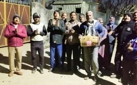 कीर्तन करते हुए शहर में प्रभात फेरी निकाली