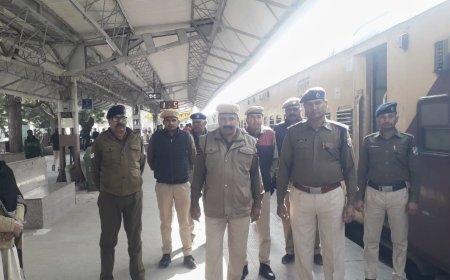 रेल्वे अधिकारियों ने मकराना स्टेशन पर की तलाशी