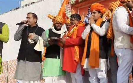 अयोध्या में श्री राम लाल प्राण प्रतिष्ठा को लेकर भगवामह हुआ महुवा  निकाली  विशाल 100 00 कलशो की शोभायात्रा