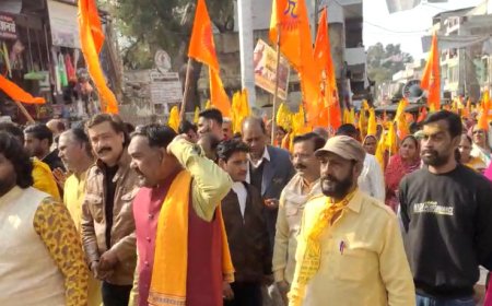 अयोध्या में रामलला की प्राण प्रतिष्ठा को लेकर सनातन धर्मसभा की ओर से पताका व शोभायात्रा निकाली