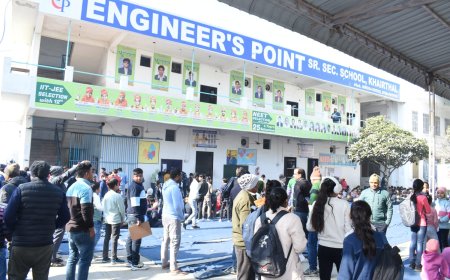 इंजीनियर पॉइंट स्कूल खैरथल के टैलेंट सर्च एग्जाम में नन्हे मुन्ने बच्चों का उमड़ा हुजूम
