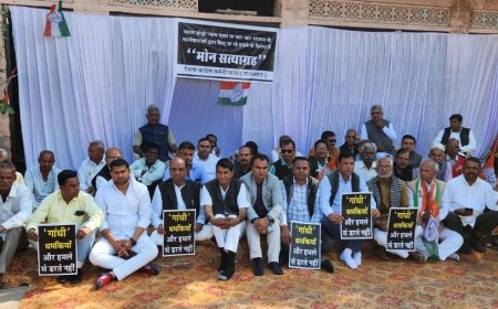 भारत जोड़ो न्याय यात्रा के दौरान कांग्रेस के पूर्व अध्यक्ष राहुल गांधी पर हुए हमलों के विरोध में मौन सत्याग्रह