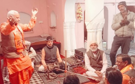 सकट के रामेश्वर धाम बांके बिहारी एवं रघुनाथ जी मंदिर में पौष बड़ा महोत्सव के दौरान हुआ भजन संध्या का आयोजन