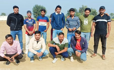 नौगांवा मे  मकर संक्रांति के उपलक्ष्य में चल रही एम एम क्रिकेट प्रतियोगिता मे आज थर्ड राउंड के मैच हुए