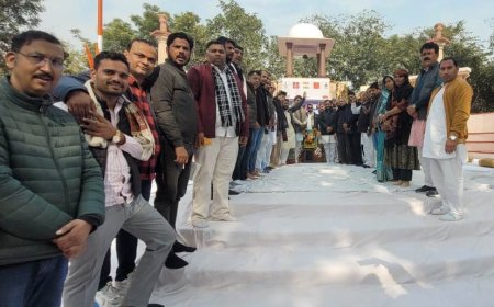 कांग्रेस कमेटी द्वारा मौन सत्याग्रह ,  सुभाष चंद्र बोस की जयंती पर दी श्रद्धांजलि किया नमन