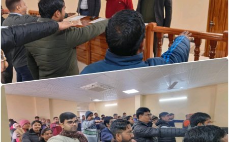 जिला कलेक्टर ने दिलाई मतदान की शपथ