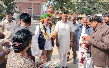 निरीक्षण पर्यवेक्षण के लिए पूर्व विधायक रामलाल शर्मा ने बोलेरो गाड़ी का किया शुभारंभ