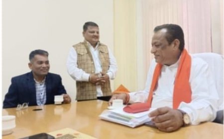 तखतगढ़ समाजसेवी घांची ने कैबिनेट मंत्री से मुलाकात कर शिष्टाचार की भेंट