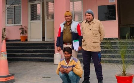 शराब माफियायों पर पुलिस की कार्यवाही, 18 बोतल देशी शराब सहित एक गिरफ्तार