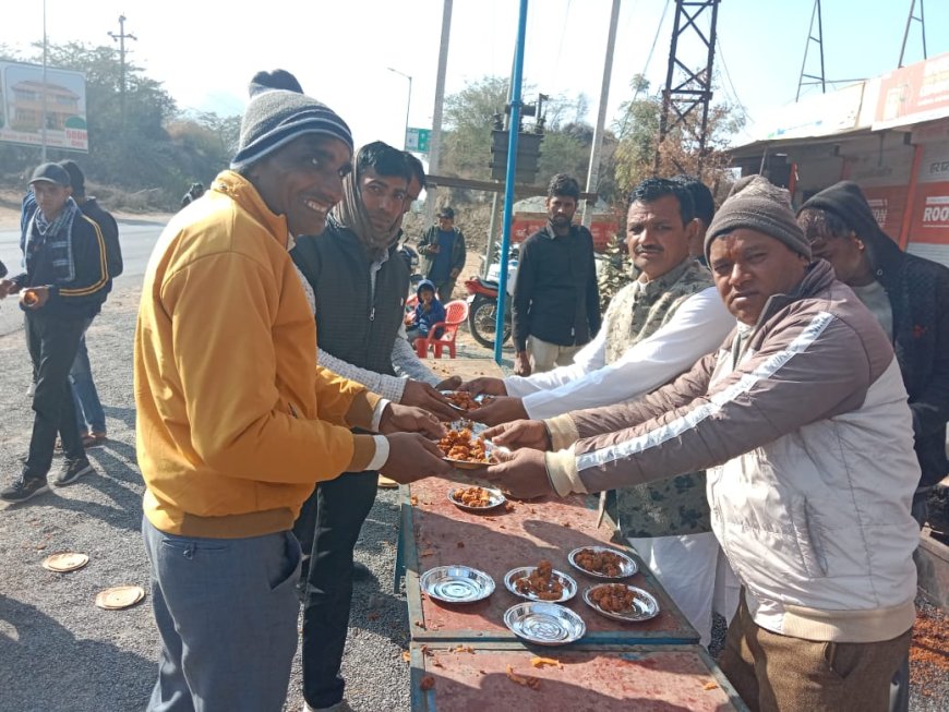 तिरुपति बालाजी के ठीक सामने हुआ पौष बडा  प्रसादी का आयोजन : भगवान के भोग लगाकर श्रद्धालुओं को की प्रसादी वितरित