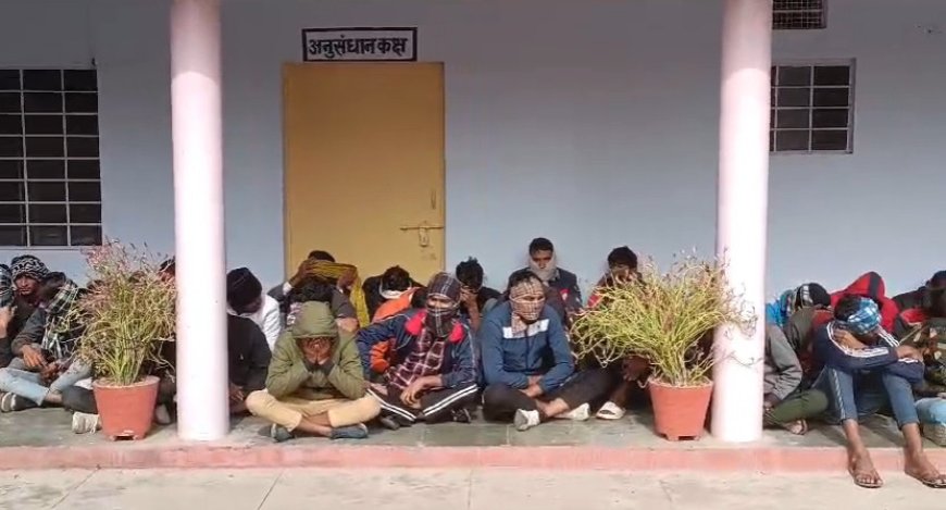 दो छात्रावास के छात्रों के बीच हुआ पथराव सौ छात्र शांति भंग में गिरफ्तार