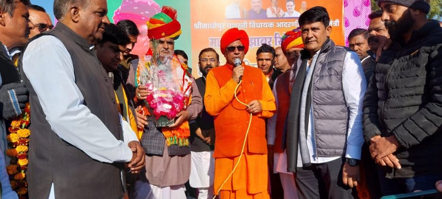 भाजपा कार्यकर्ताओं ने रामलाल शर्मा के नेतृत्व में यूडीएच मंत्री झाबर सिंह खर्रा का किया भव्य स्वागत