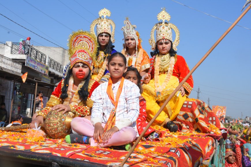 अध्योध्या मे भगवान श्रीराम की  प्राण प्रतिष्ठा को लेकर गोपालगढ़ में विशाला शोभात्रा कलश निकाली गई , निमंत्रण मे अक्षत व पत्रक भेट किए गए