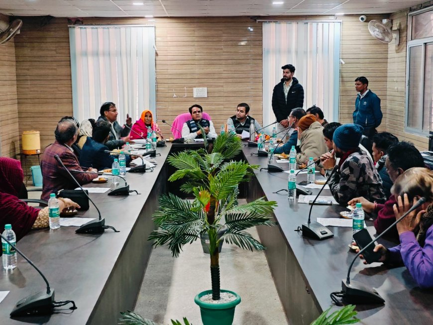 महुवा नगर पालिका की बैठक आयोजित महुआ के विकास को लेकर किए लिए  निर्णय महिला पार्षदों ने पहली बार उठाई अपनी आवाज