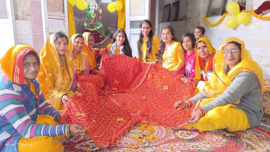 इंद्रपुरा में महिलाओं ने लगाई मां शाकंभरी की चुनरी के बूटियां :उदयपुरवाटी गूढा रोड पर स्थित गायत्री मंदिर में हुआ कार्यक्रम