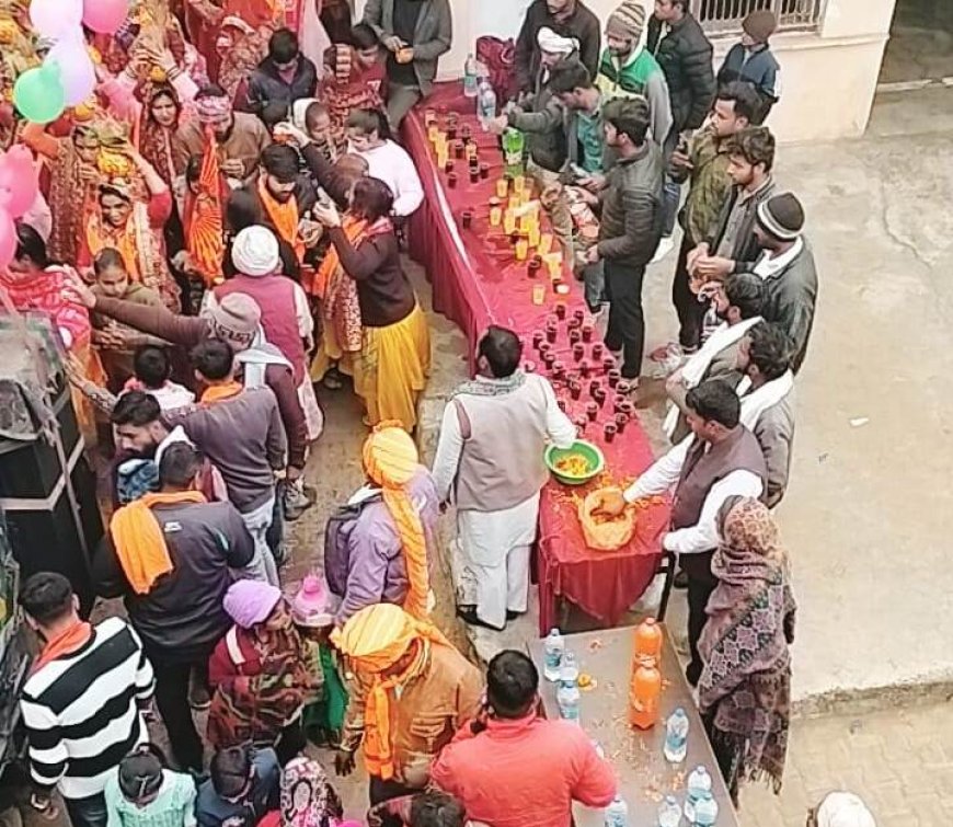 मिलकपुर में निकली कलश शौभायात्रा:भगवान रामलला के मूर्ति स्थापना और प्राण प्रतिष्ठा समारोह की सभी धर्मों के लोगों ने मनाई खुशी