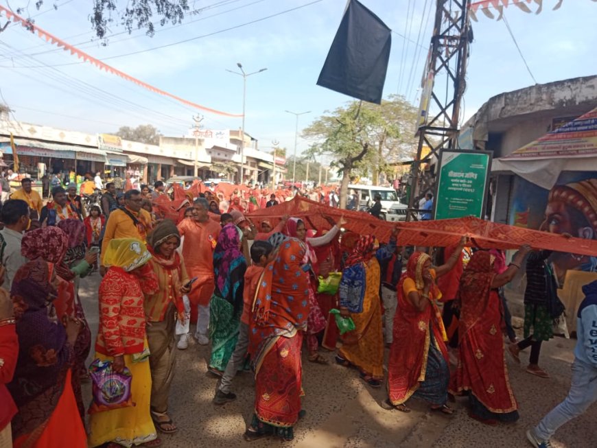 शाकंभरी प्राकट्य महोत्सव पर निकाली ढाई किलोमीटर लंबी चुनरी यात्रा :मां शाकंभरी के जयकारों के साथ रवाना हुई चुनर यात्रा