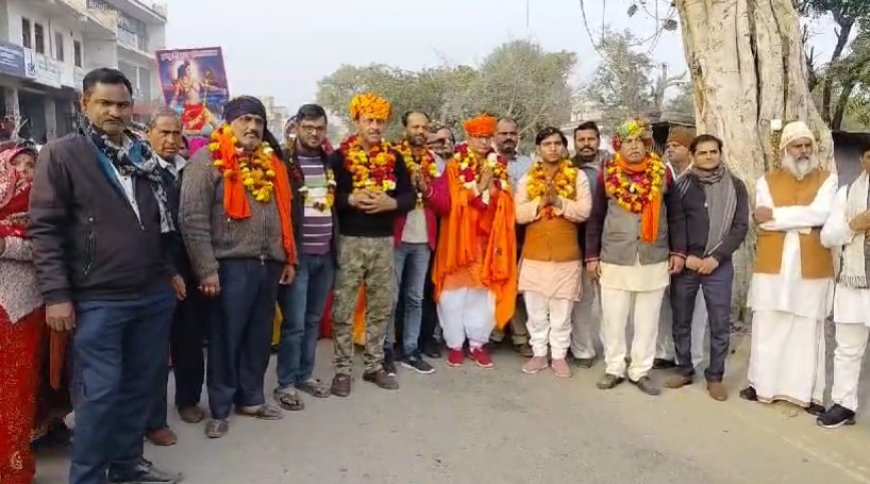 अयोध्या राम मंदिर निर्माण प्राण प्रतिष्ठा समारोह में शामिल होकर  लौटने पर महंत प्रकाशदास महाराज का फूलमालाओ से स्वागत