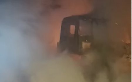 ट्रेलर के केबिन मे लगी आग,  ड्राइवर ने कूद कर बचाई जान