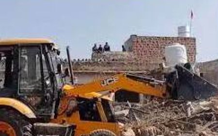 राजस्थान में हत्या के आरोपी के घर पर चला बुलडोजर:17 साल के स्कूली छात्र की कुल्हाड़ी से की थी हत्या