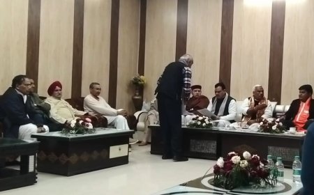 मुख्यमंत्री भजनलाल शर्मा ने भरतपुर के विकास के लिए प्रबुद्ध जनों से की चर्चा, मांगे सुझाव