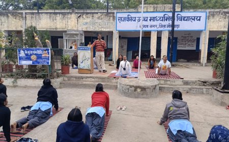 सूर्य का महत्व बताते हुए, कराया सामूहिक सूर्य नमस्कार