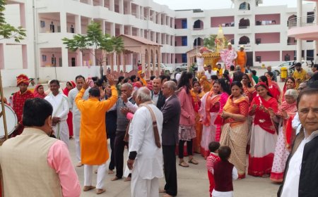 पंचकल्याणक प्रतिष्ठा महोत्सव के चतुर्थ वार्षिकोत्सव पर निकली शोभायात्रा