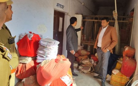 जिला कलक्टर ने पंचायत समिति, एसडीएम कार्यालय एवं पुलिस थाने का किया औचक निरीक्षण : थाने पर पाई गई अव्यवस्था