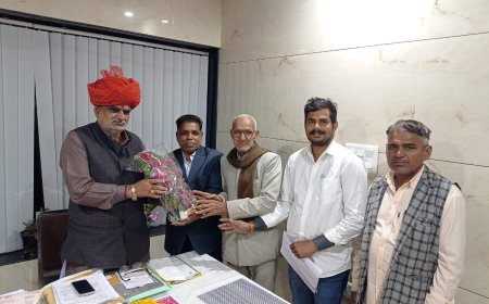 नजदीकी पंचायतों को नीमकाथाना में जोड़ने की मां: मदनलाल भावरिया के नेतृत्व में स्वायत शासन मंत्री  को किया गुलदस्ता भेंट
