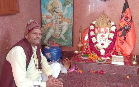 हनुमान जी की झांकी सजाकर महिलाओं ने किया भजन कीर्तन