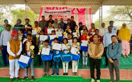 बसन्त पंचमी के अवसर पर सोच बदलो - गांव बदलो टीम के तत्वाधान मे आयोजित परीक्षा मे भाग लेने वाले परीक्षार्थियो को दिए पुरुष्कार