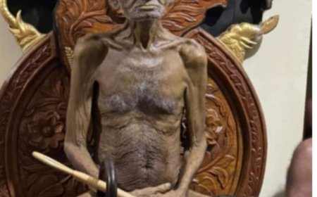 दिगंबर आचार्य शिरोमणि 108 श्री विद्यासागर जी महाराज के समाधि लीन हो जाने पर जैन समाज के प्रतिष्ठान रहे बंद