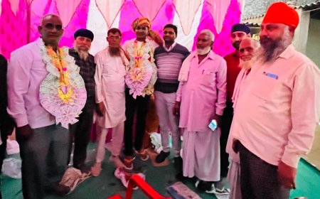 कांस्टेबलों के स्थानांतरण होने पर ग्रामीणों ने सम्मान के साथ दी विदाई