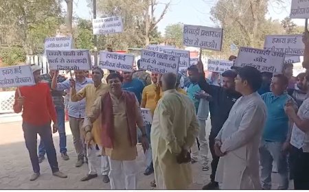 भिवाड़ी में अवशिष्ट गंदे पानी की निकासी के लिए मुख्यमंत्री के नाम लोगों ने बीड़ा अधिकारी को सौंपा ज्ञापन