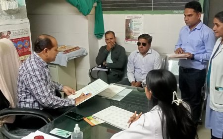 सीएमएचओ ने किया स्वास्थ्य केंद्रों का निरीक्षण, मिले चार पैरालिसिस बच्चे दिया स्टूल सैम्पल के निर्देश 