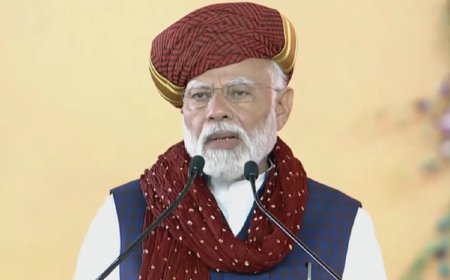 राजकोट पहुंचे PM मोदी, गुजरात के लोगों को दी पहले AIIMS की सौगात, जनसभा को किया सम्बोधित